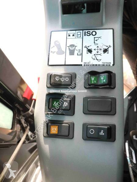 Lopatový nakládač Bobcat E 27 z