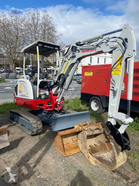 جرافة Takeuchi TB225