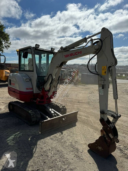 جرافة Takeuchi 230