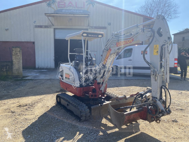 Escavadora Takeuchi TB225 with 3 buckets and...