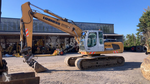 Liebherr R906 LC Litronic with two buckets