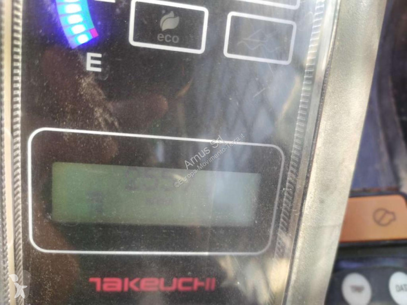 Shovel Takeuchi TL8
