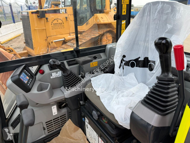 Escavadora Komatsu PC80MR-5