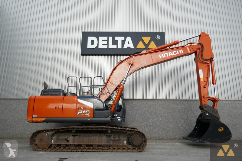 Escavadora Hitachi -7