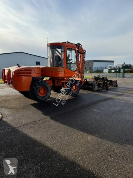 Excavator Mecalac