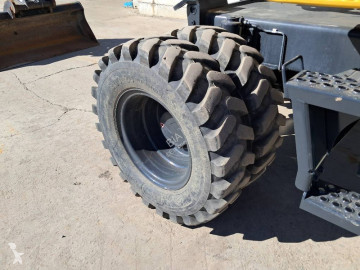 Колесен багер Komatsu