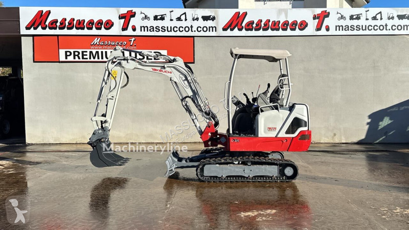 Escavatore Takeuchi TB225