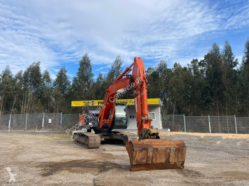 Escavadora Hitachi LC-6
