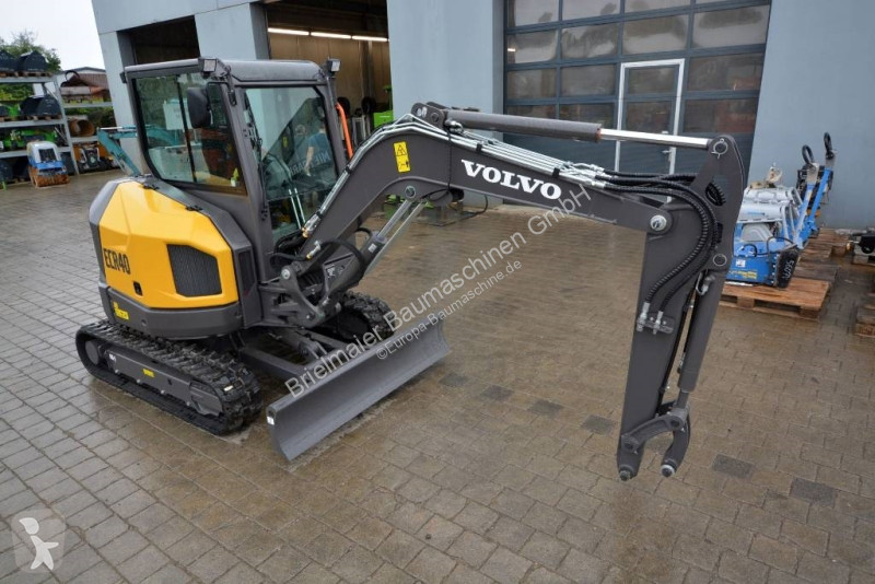 Lopatový nakládač Volvo ECR 40 F