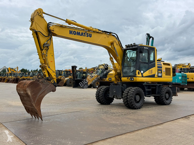 Lopatový nakládač Komatsu -11