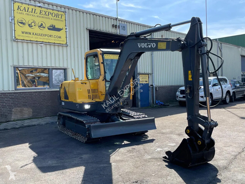 Graafmachine Volvo EC55 Track Excavator Working...