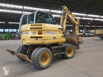 Pelle sur pneus New Holland