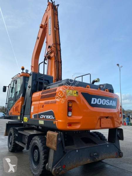 Lopatový nakládač Doosan