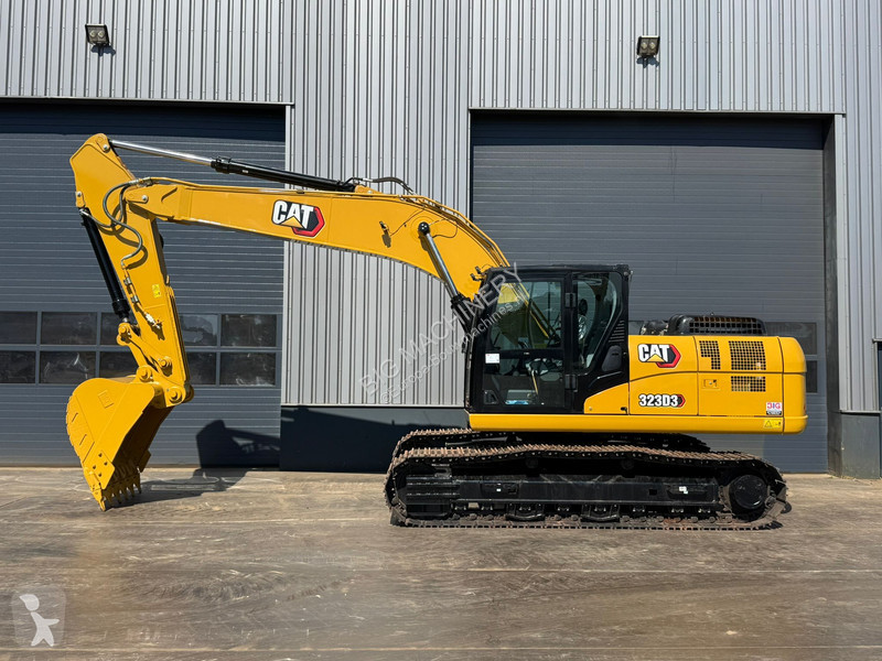 Lopatový nakládač Caterpillar 3