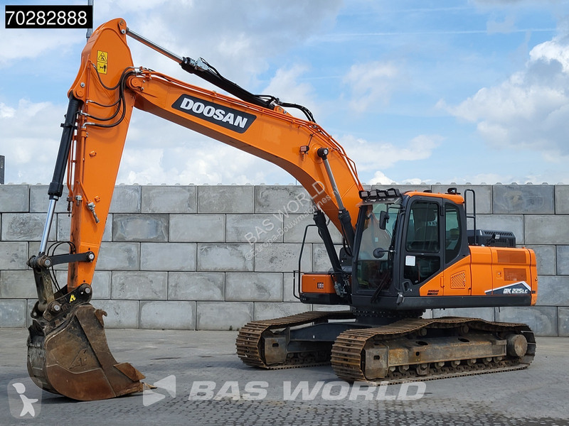 Escavadora Doosan -7 4 BUCKETS