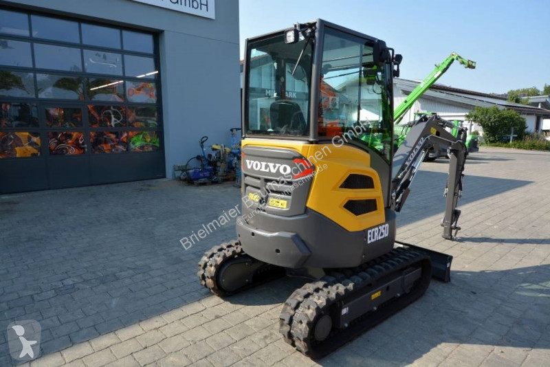 Lopatový nakládač Volvo ECR D