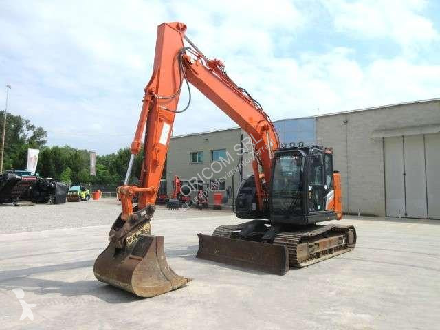 Excavadora Hitachi ZX135 US-7