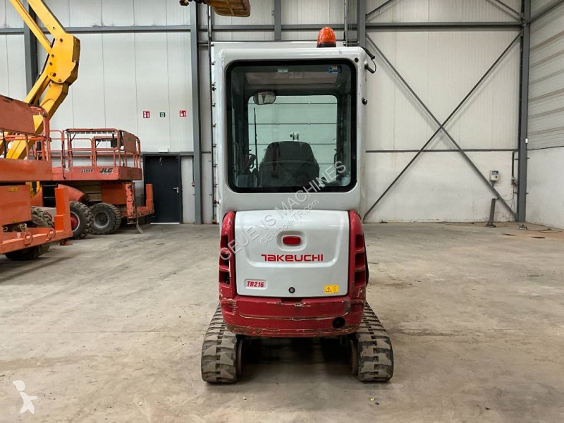 Escavadora Takeuchi TB 216