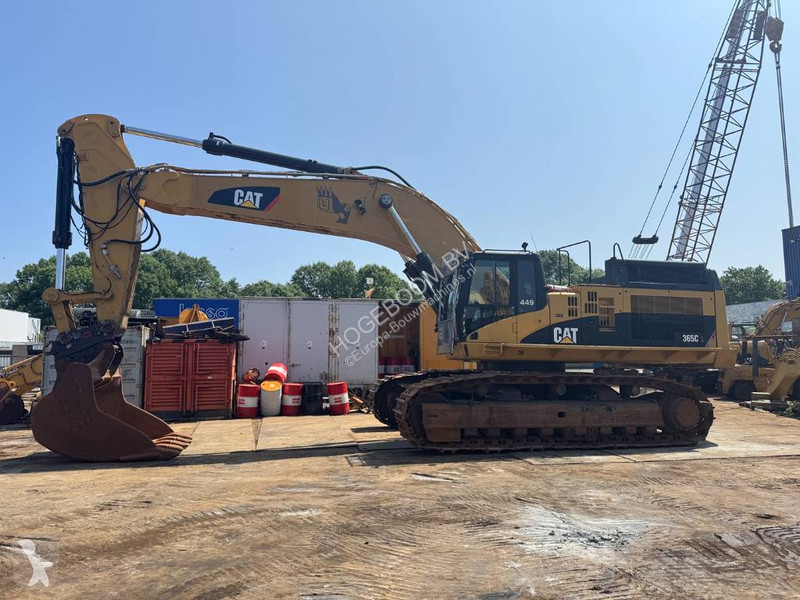 Lopatový nakládač Caterpillar L