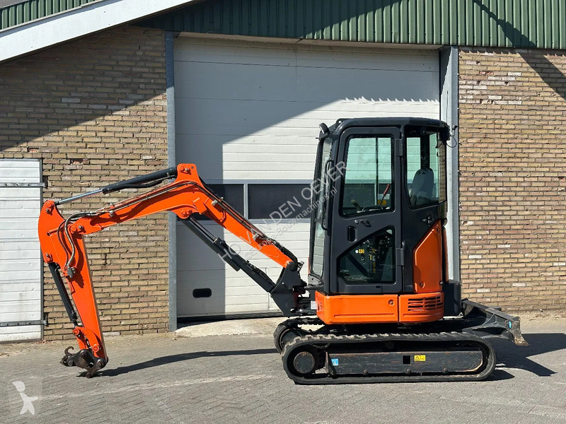 Escavadora Hitachi ZX26U-6CR