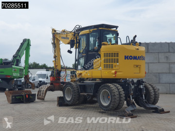 Excavator pe roti Komatsu