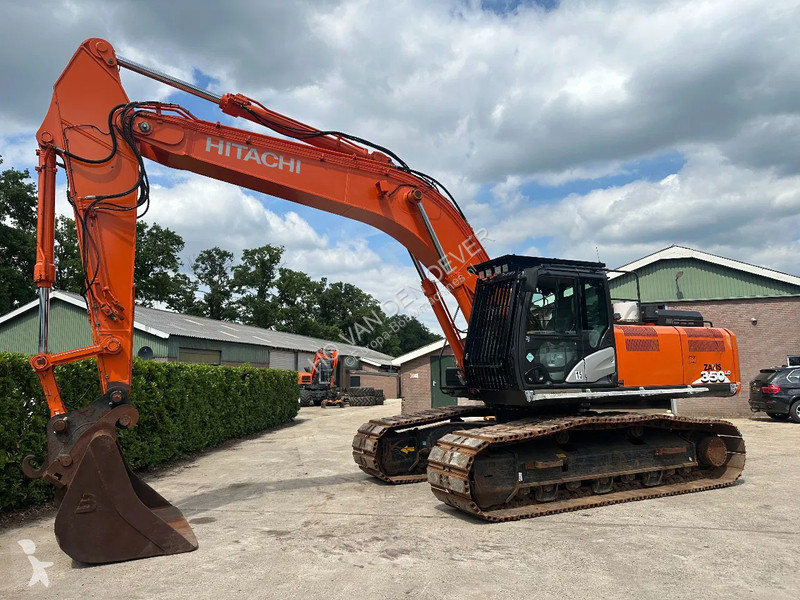 Escavadora Hitachi LC-6