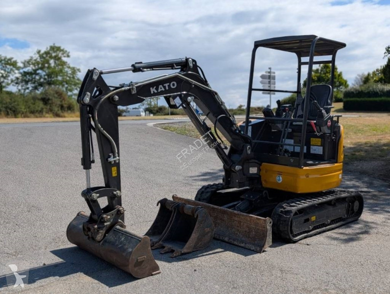 Escavadora Kato 27 V5