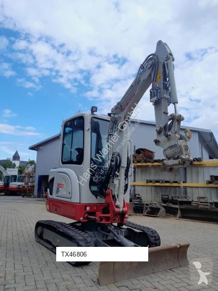Lopatový nakládač Takeuchi TB 225 V3