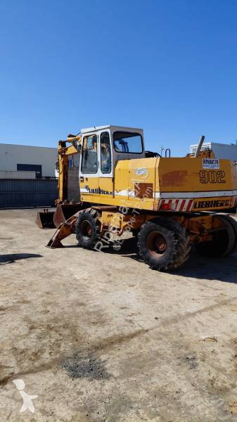 Pelle sur pneus Liebherr