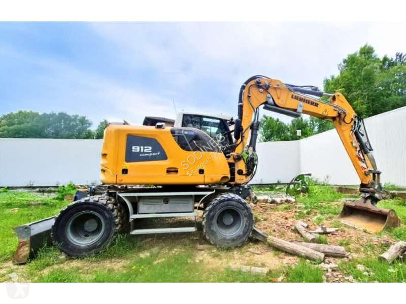 Lopatový nakládač Liebherr A COMPACT