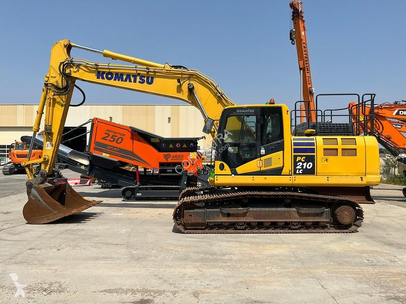 Escavadora Komatsu -11