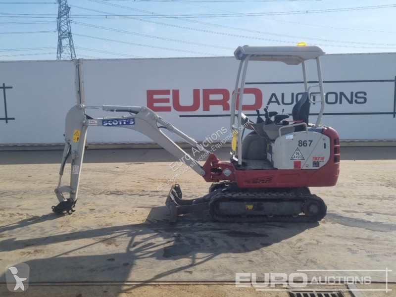 Escavadora Takeuchi TB216