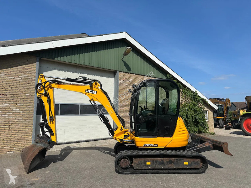 Excavator JCB