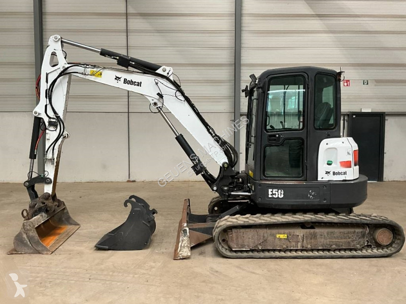 Escavadora Bobcat E 50 EM
