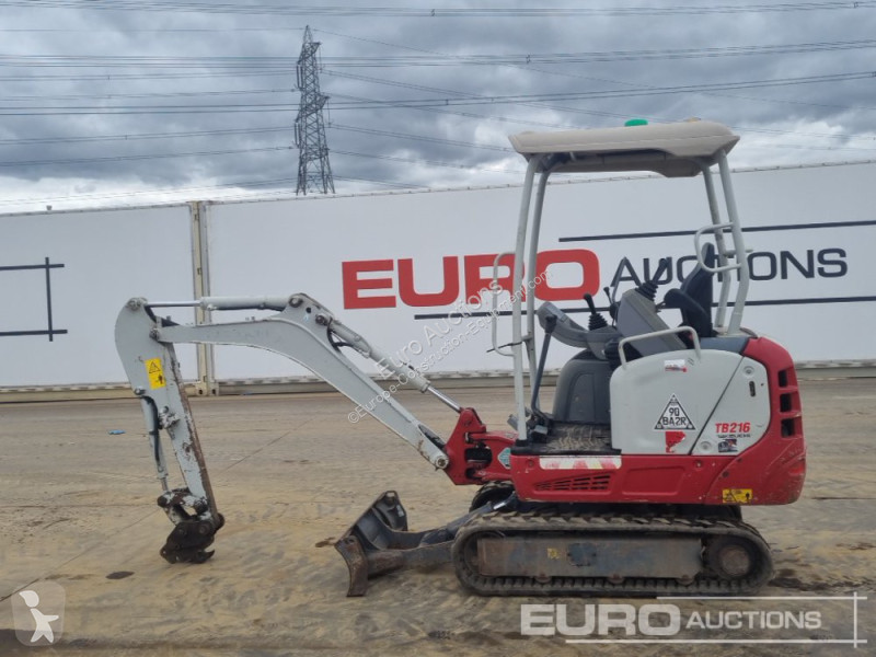 Escavadora Takeuchi TB216