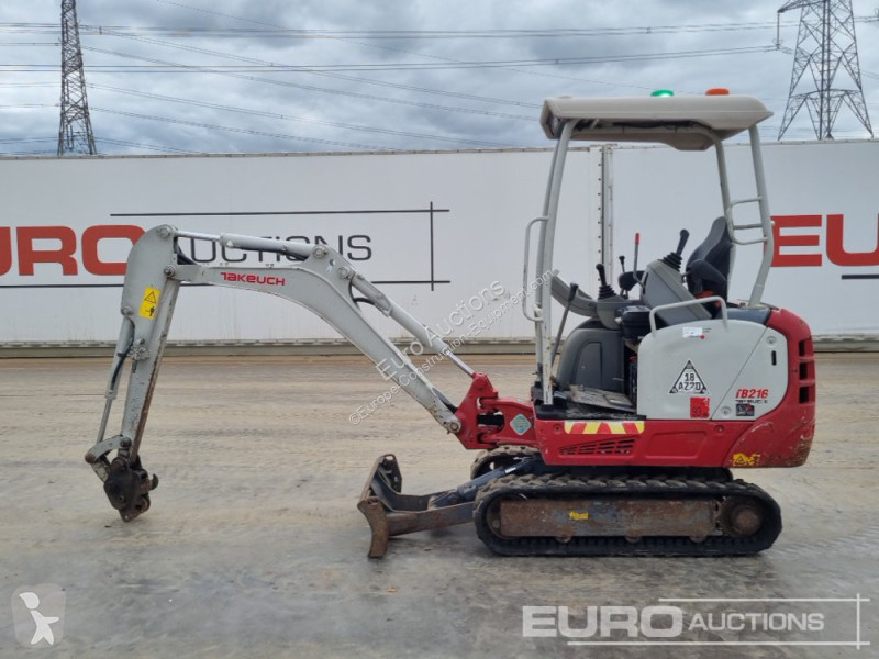 Escavadora Takeuchi TB216