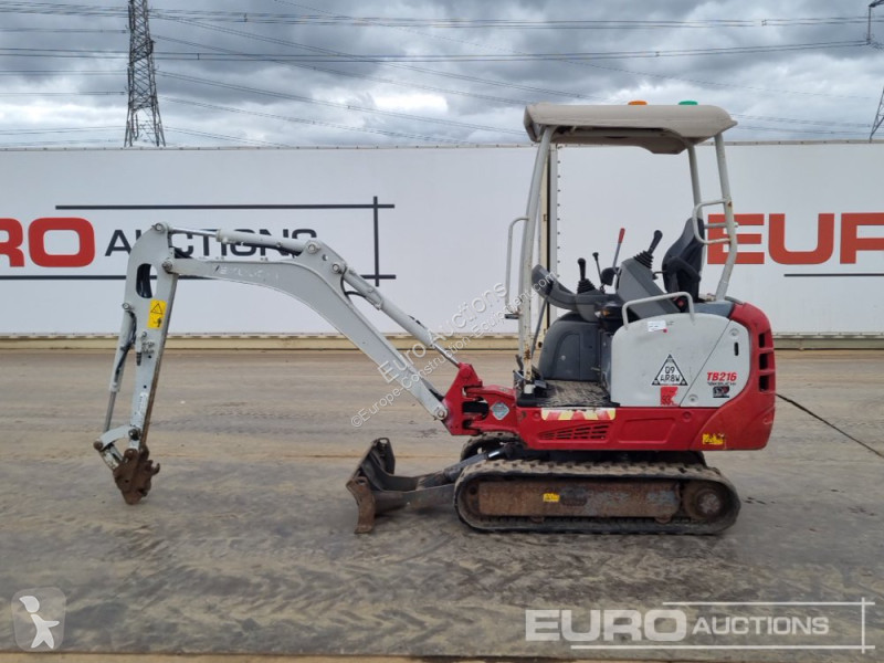 Escavadora Takeuchi TB216