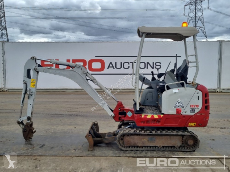 Escavadora Takeuchi TB216
