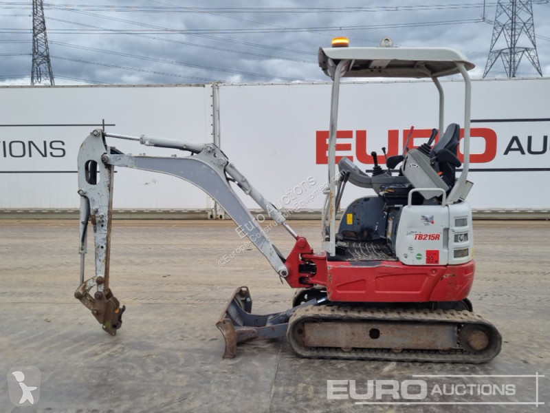 Escavadora Takeuchi TB215