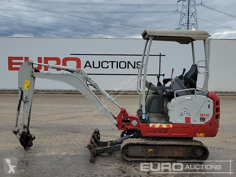 Escavadora Takeuchi TB216