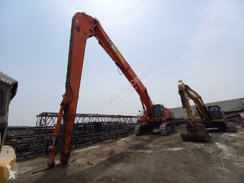 Excavator Hitachi Longreach 28m (Abu Dhabi)