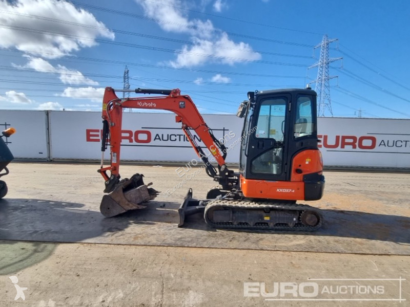 Lopatový nakládač Kubota KX037-4