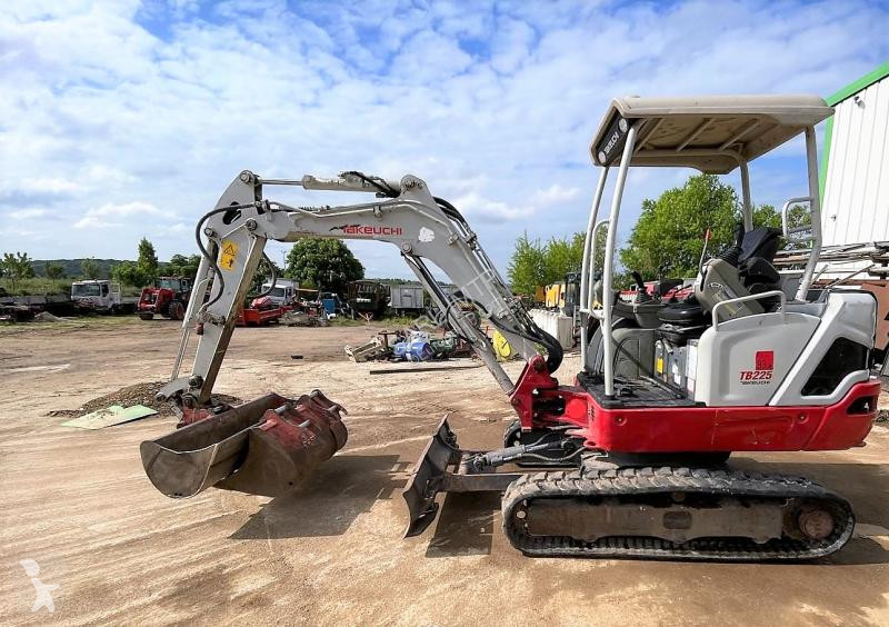 Excavadora Takeuchi 3 GODETS TB225