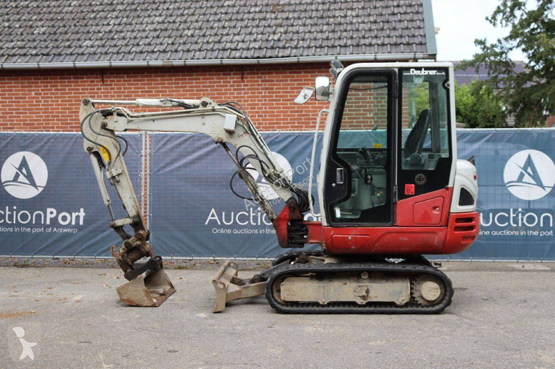 جرافة Takeuchi 0