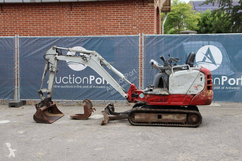 جرافة Takeuchi TB216