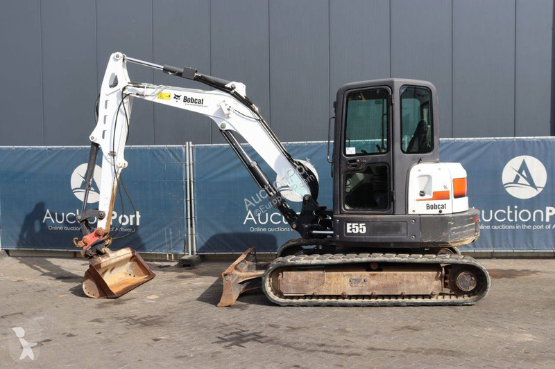 جرافة Bobcat E55