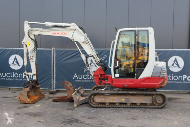 Escavatore Takeuchi