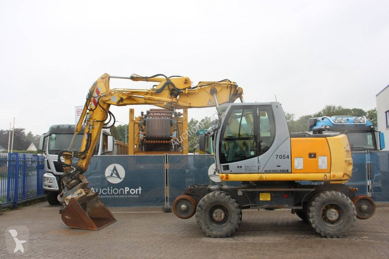 Escavatore New Holland MH5