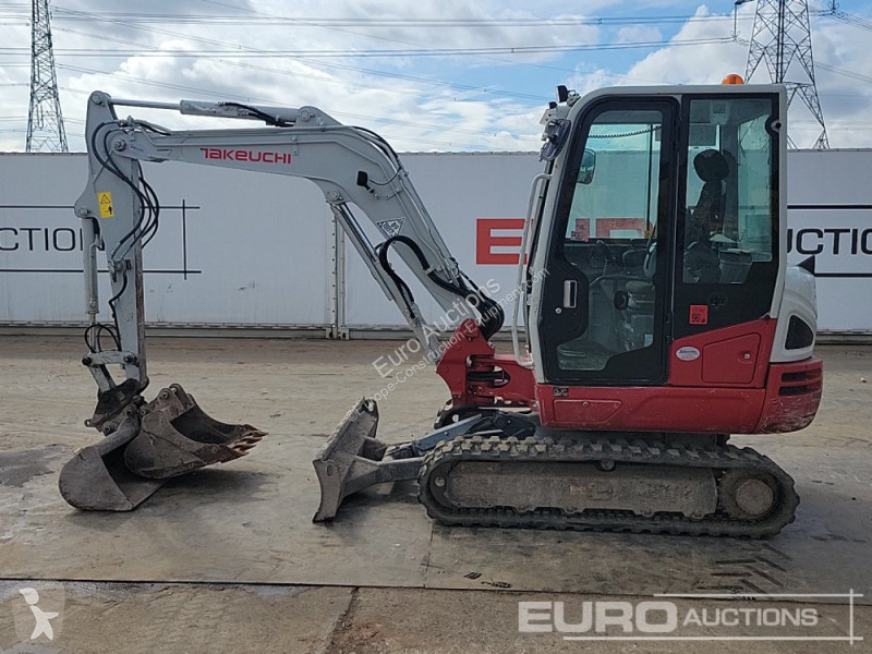 Escavadora Takeuchi TB240