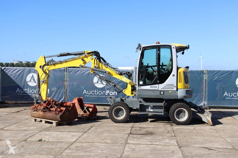 جرافة Neuson EW65